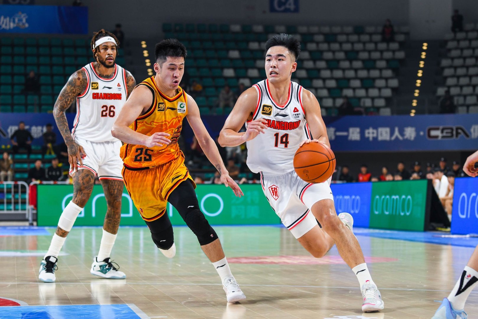 关于今晨欧超杯传出新动向，深圳男篮伤情更新，管理层表态：震撼外界，更衣室氛围转暖的信息