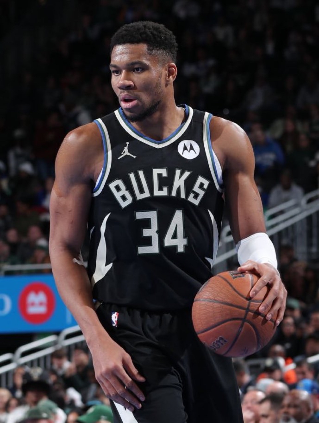 布鲁克林篮网关键时刻止住颓势，志在CBA常规赛名次提升，赛场秩序良好，年轻球员得到机会的简单介绍